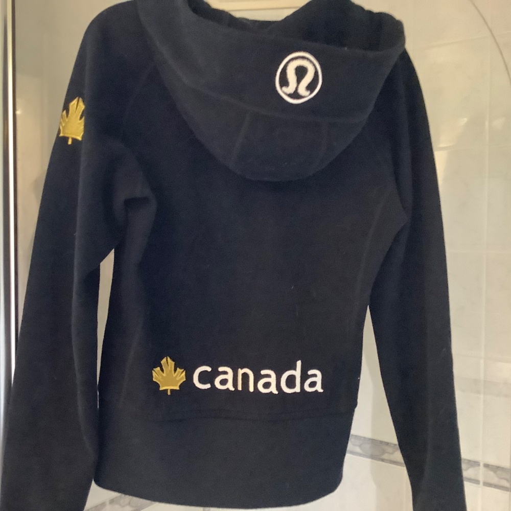 Lululemon - Picture 2 of 5